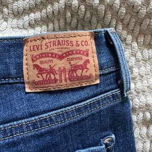Levi's Classic Blue Jeans with Brown Patch